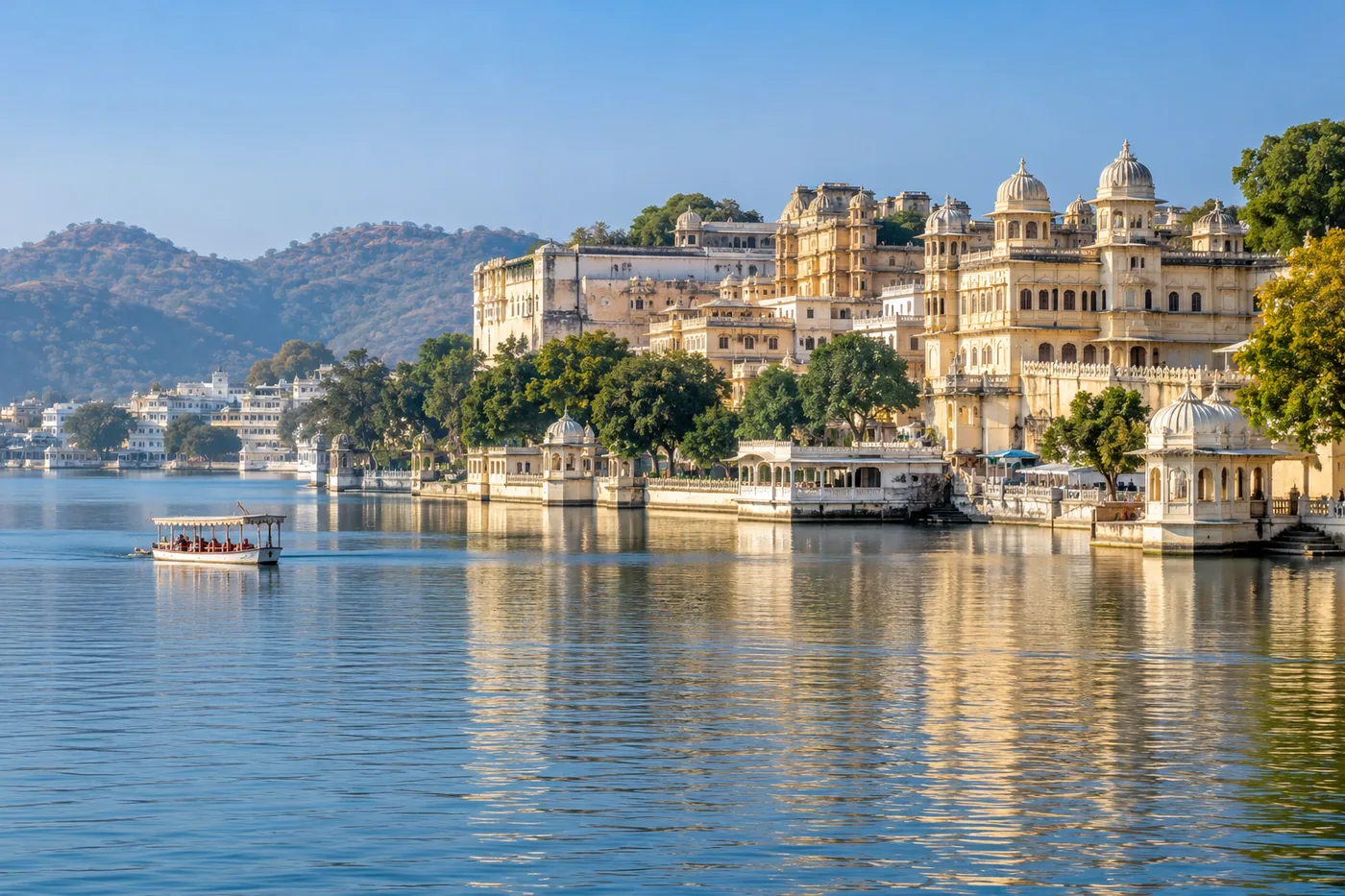 Udaipur City Palace beside Lake Pichola